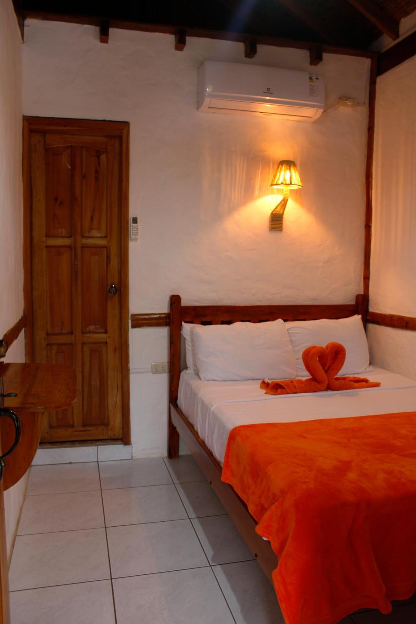 מונטניטה Hanga Roa Hotel מראה חיצוני תמונה