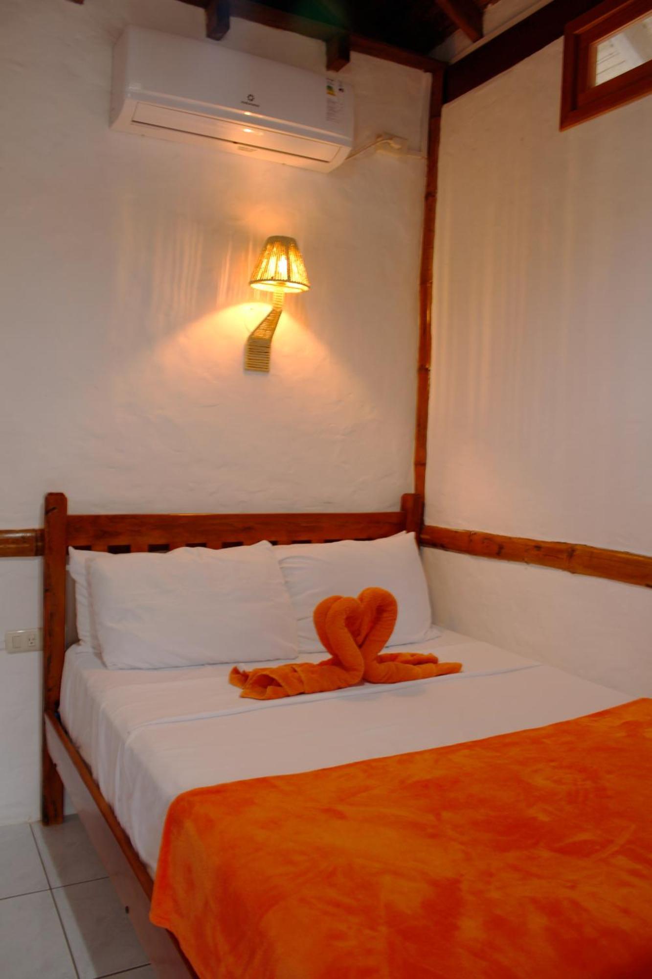 מונטניטה Hanga Roa Hotel מראה חיצוני תמונה