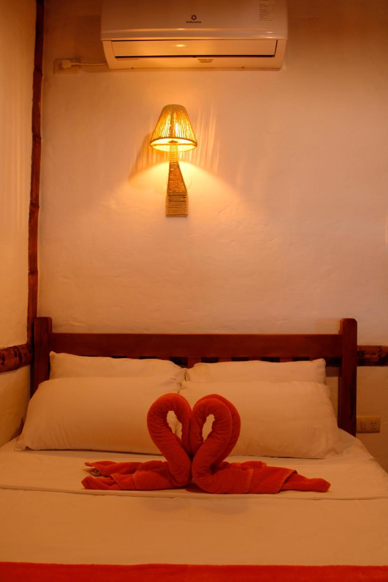 מונטניטה Hanga Roa Hotel מראה חיצוני תמונה